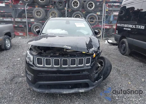 2018 Jeep Compass Latitude 4X4 z USA, uszkodzony, nr VIN 3C4NJDBB6JT250081